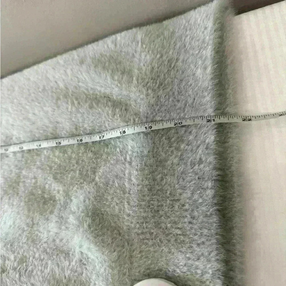 5 for $25| Fashion Nova soft fuzzy light gray v neck long sleeve sweater 2x - Picture 7 of 11